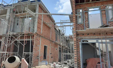 Sập giàn giáo ở Long An khiến 2 người chết, 6 người bị thương